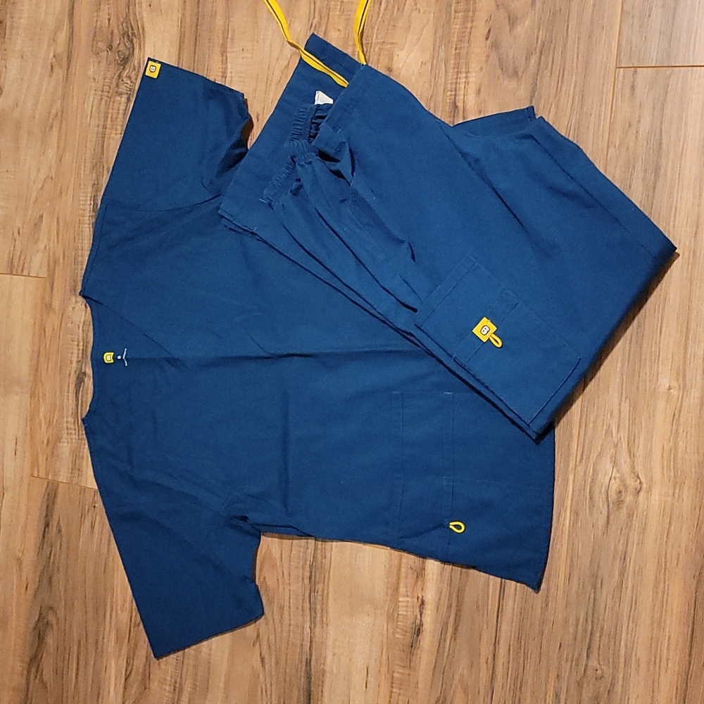 Wonder Wink Scrubs